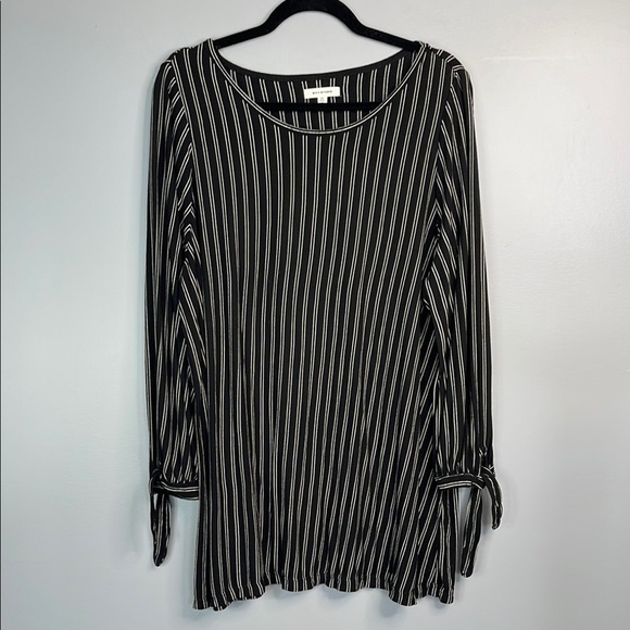Max Studio Striped Tunic Top Black White Tied Sleeve Cuffs Stretch Plus Size 2X - Picture 12 of 12